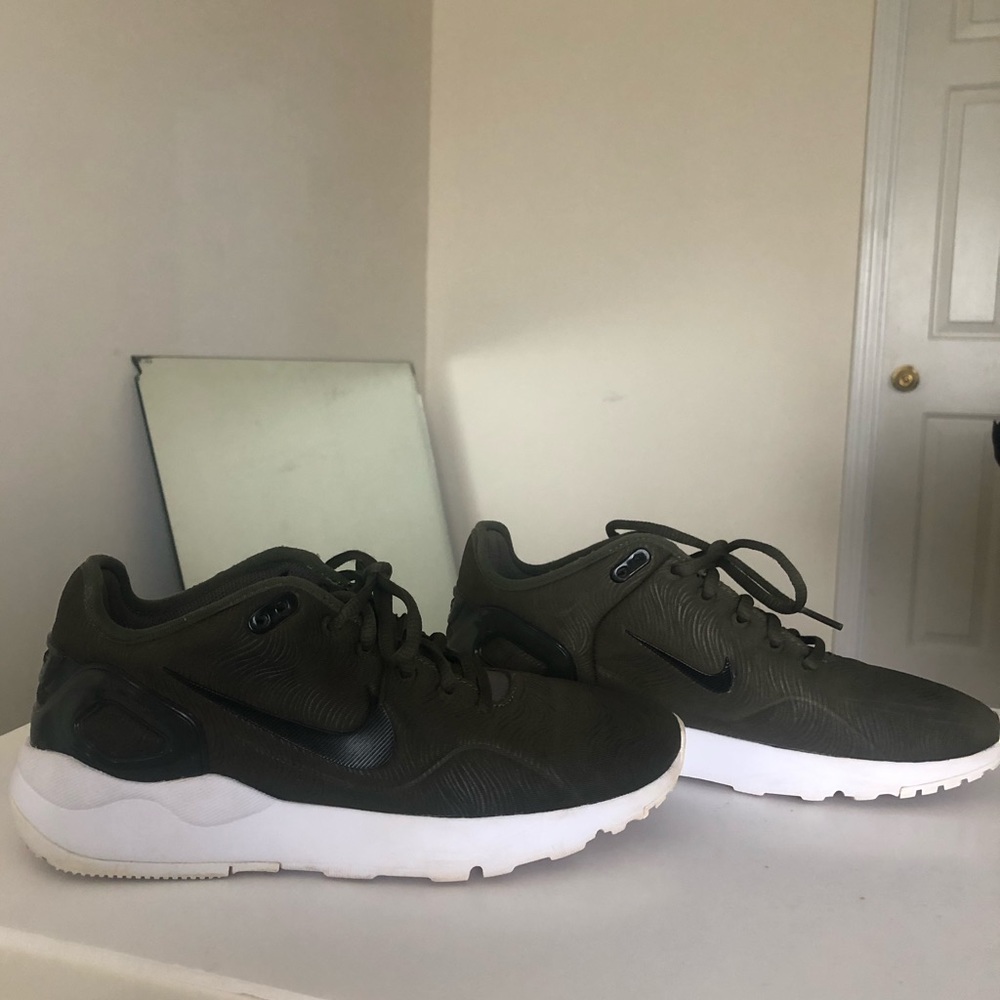 NIKE LD RUNNER